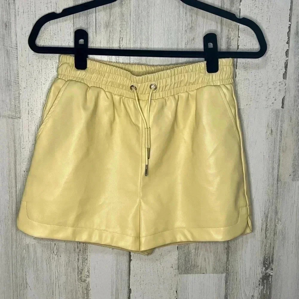 Ellen Anne‎ Influence Style Yellow Shorts Size X Small